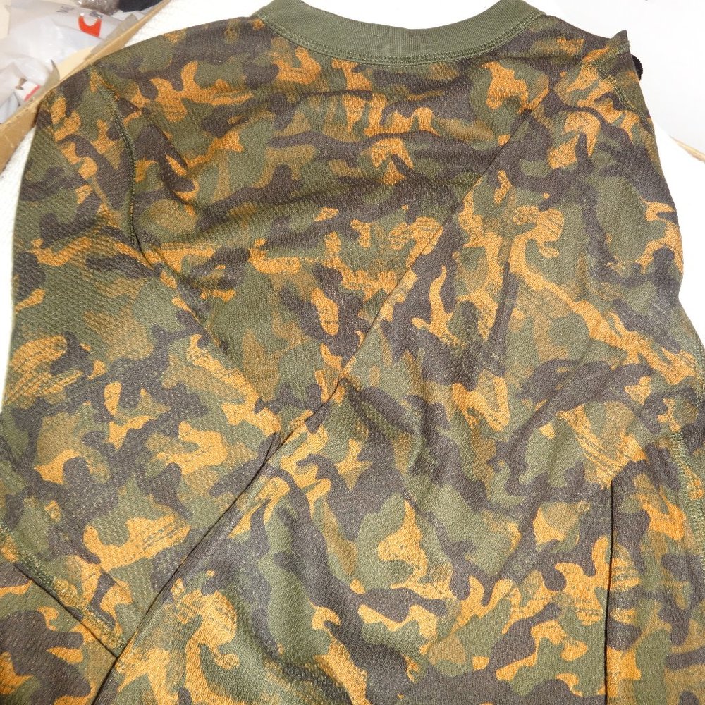 MENS SMALL HANES CAMO THERMAL CREW SHIRT LONG SLEEVES REVERSIBLE